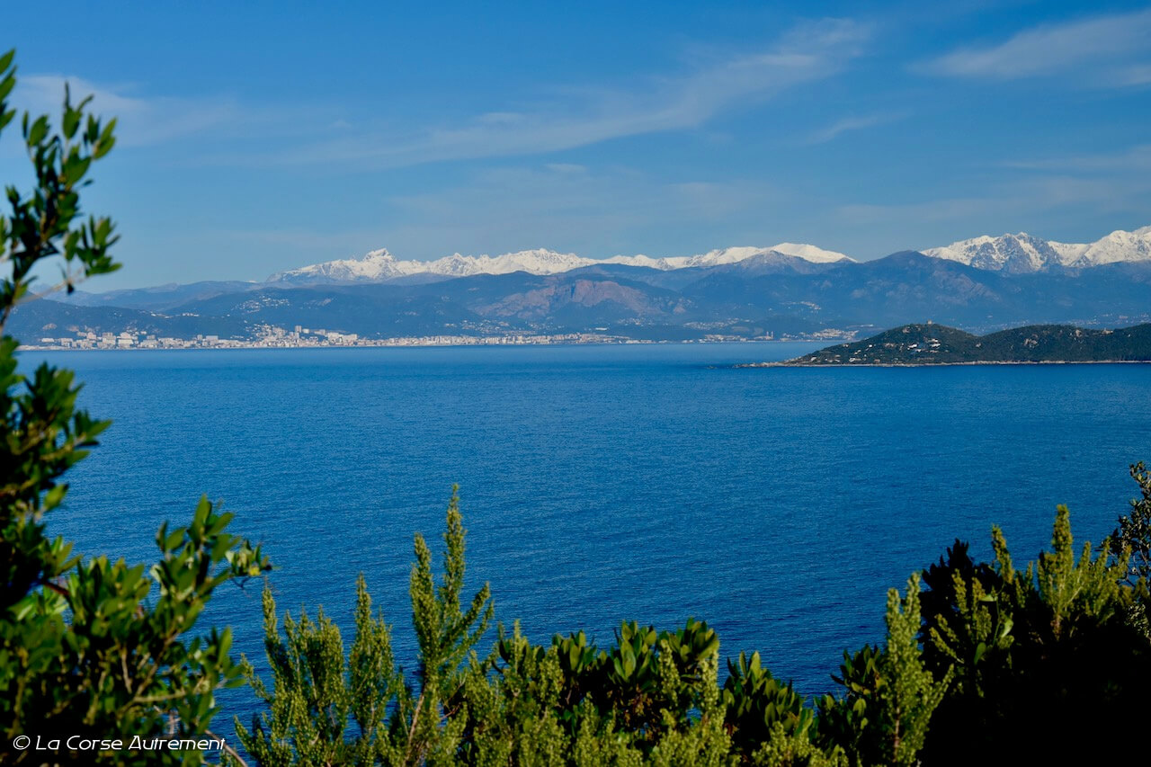 Corse, les sommets enneigés