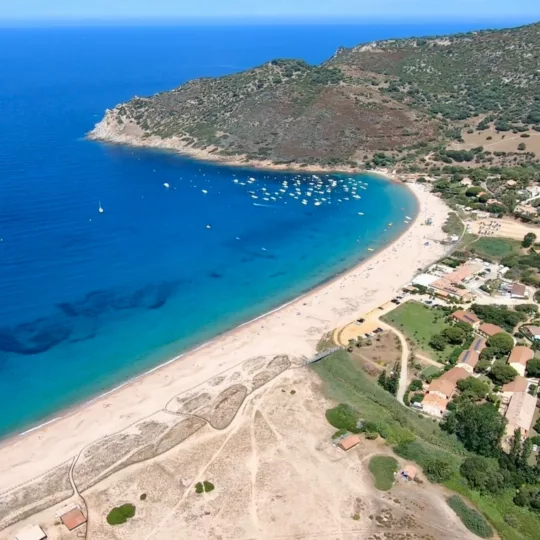 Découvrez l'hôtel Marina di Lava