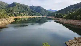 Le lac du barrage de Tolla